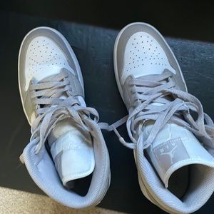 2021 Air Jordan 1 Mid College Grey